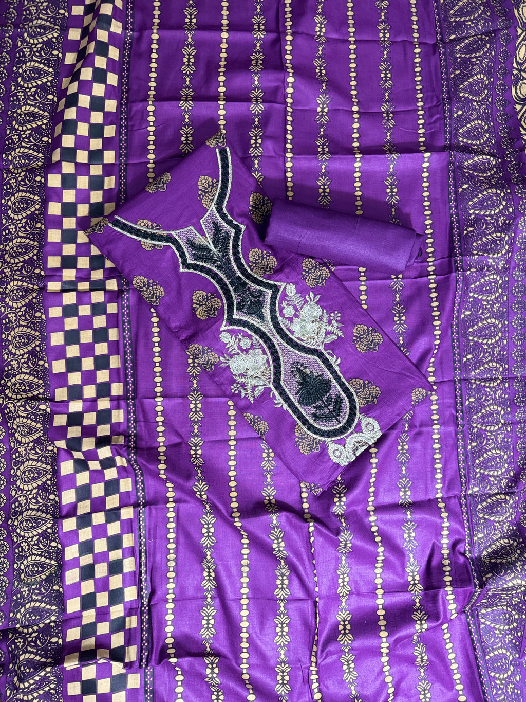 3 Pc Unstitched Lawn Suit - Embroidered