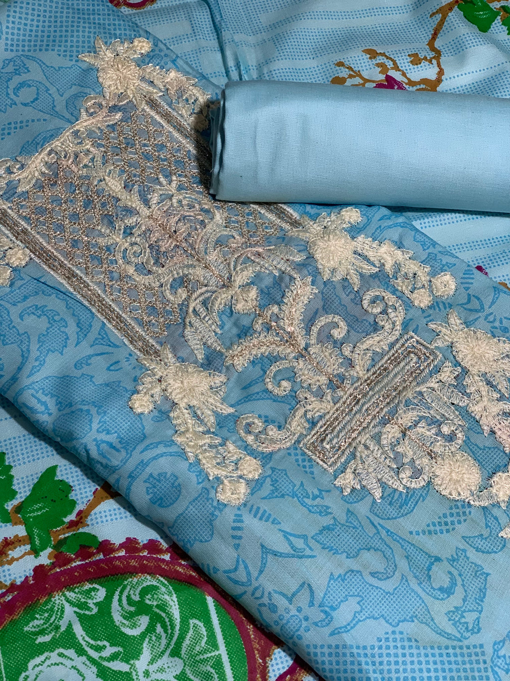 3 Pc Unstitched Lawn Suit - Embroidered