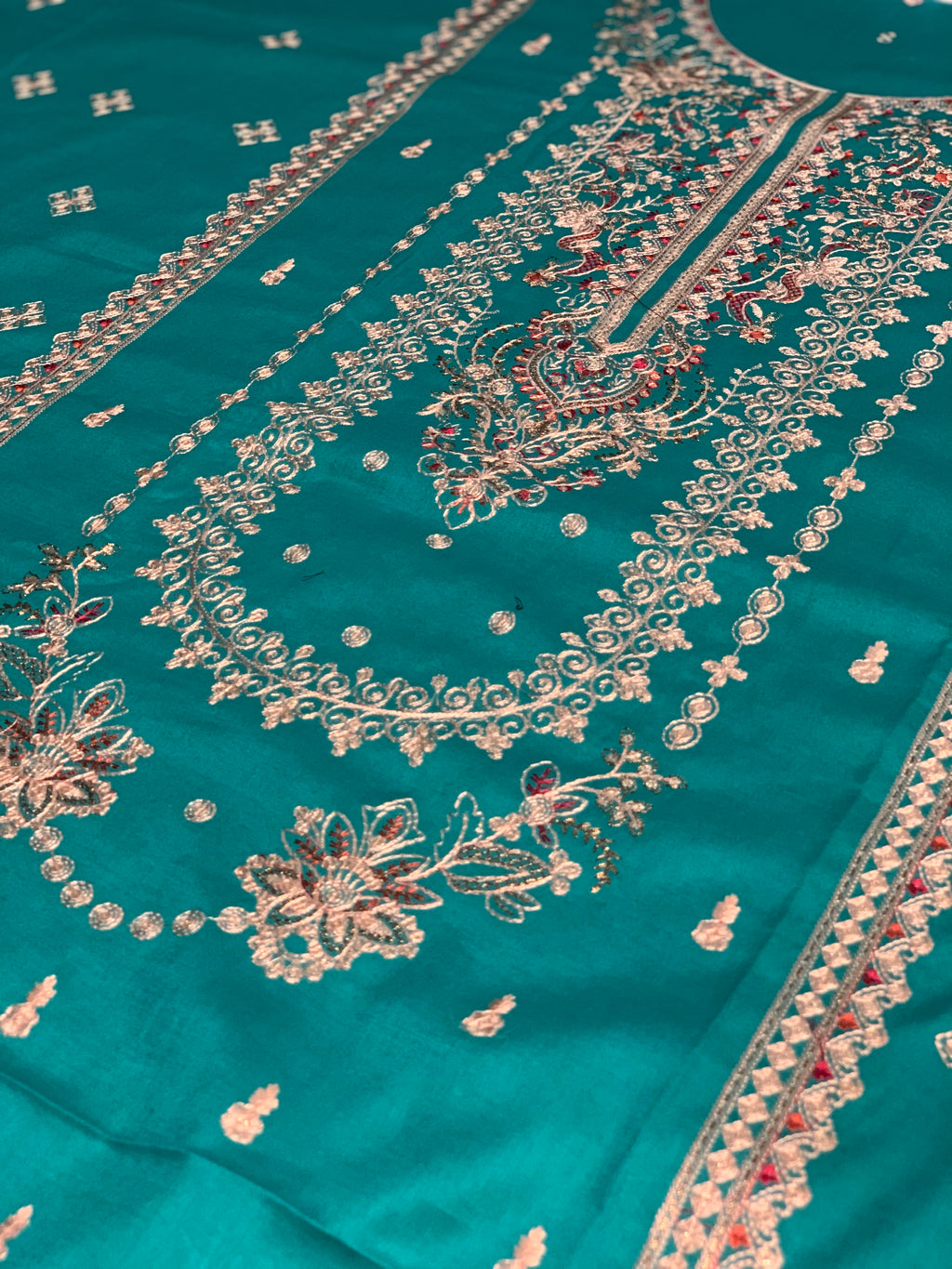 Luxury Lawn - Embroidered 2-Pc Suit - Limited Edition - HCEL03