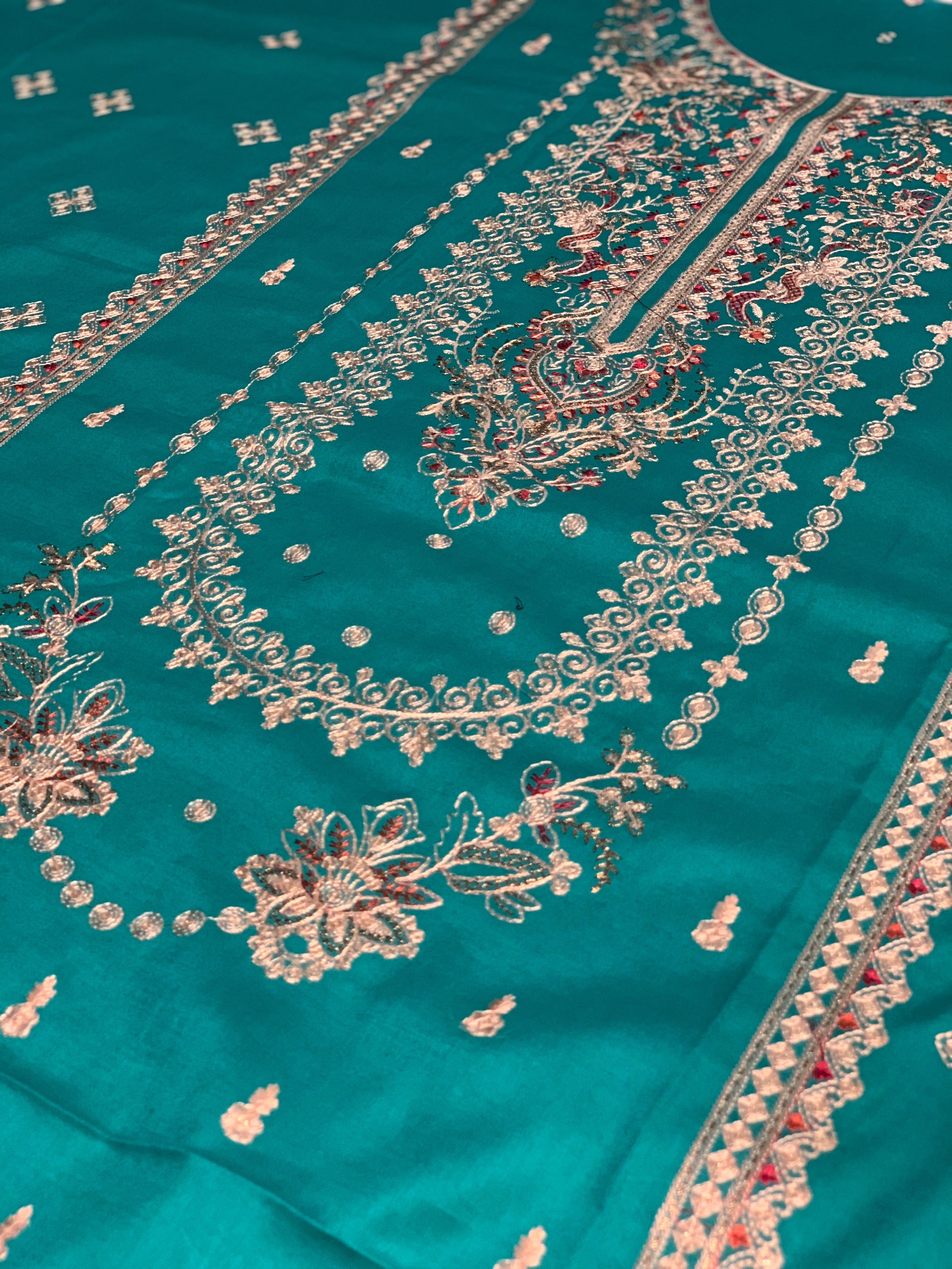 Luxury Lawn - Embroidered 2-Pc Suit - Limited Edition - HCEL03